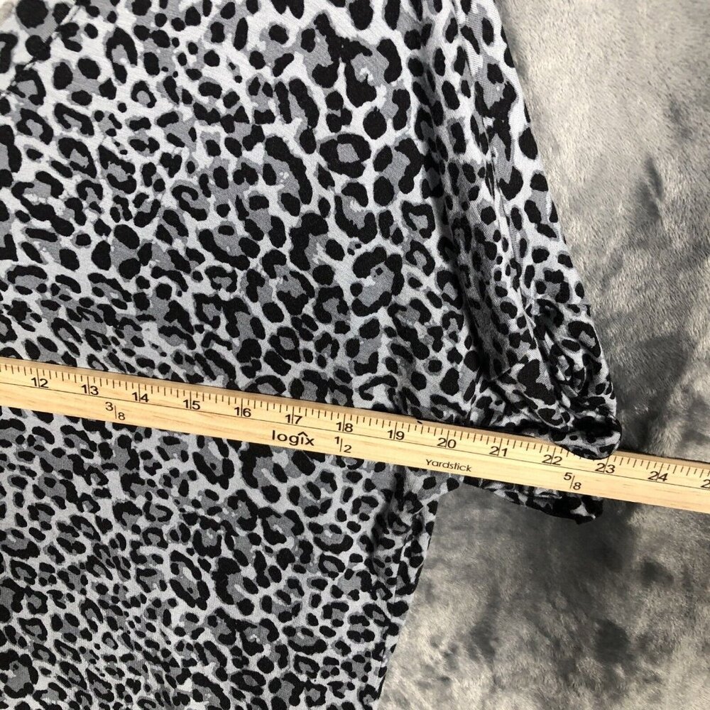 Zenana Grey Cheetah Print Loose Fit Long Length Top Women's Size Medium - Picture 8 of 12